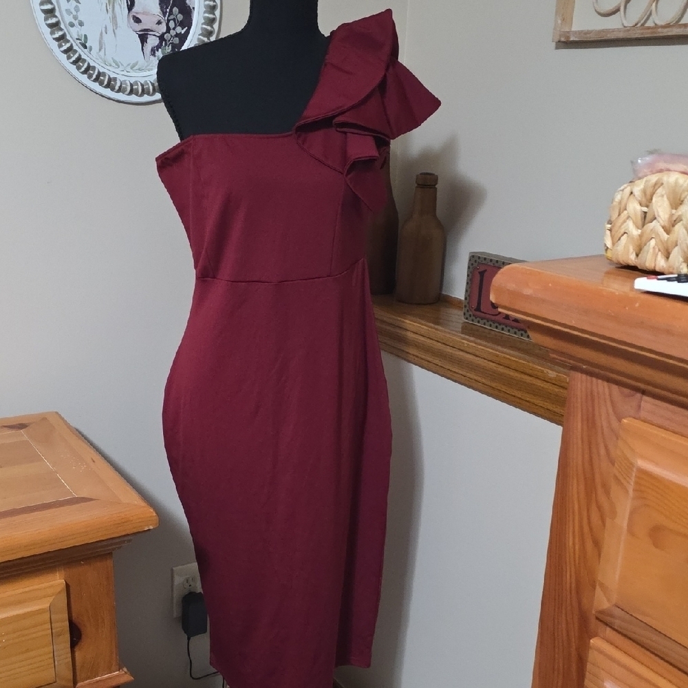 Chic One-Shoulder Burgundy Dress